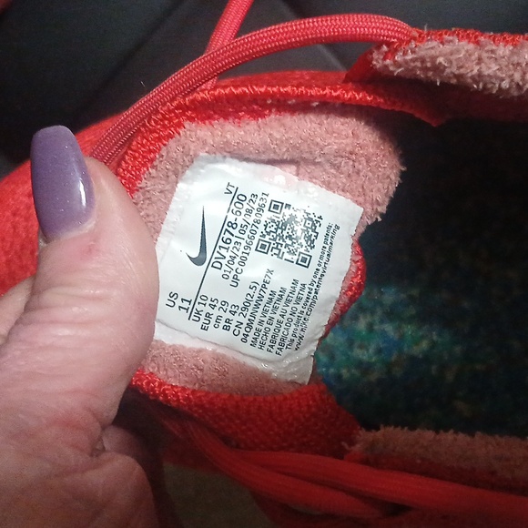 Nike - Picture 4 of 4